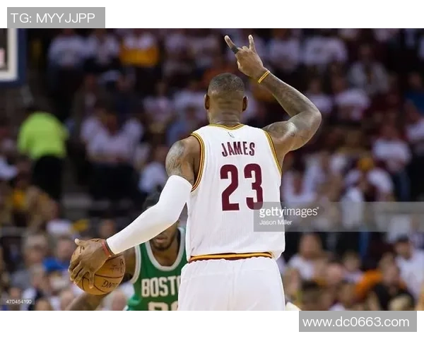 赫伯特琼斯的篮球之路与成就：从新秀到明星的成长历程